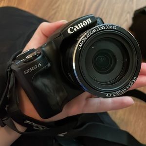 Canon Powershot SX500 IS Digital Camera with Camera Case + Charger
